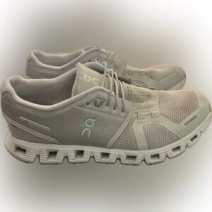 ON CLOUDS 5 Slip On WOMEN’S SZ 8.5W athletic shoes